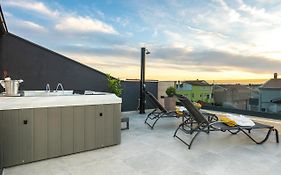 Apartment 88 - Rooftop Jacuzzi & Terrace